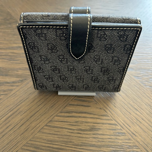 Dooney & Bourke Vintage Circa 1975 Collection Black/Gray Canvas Compact Wallet - Picture 2 of 14